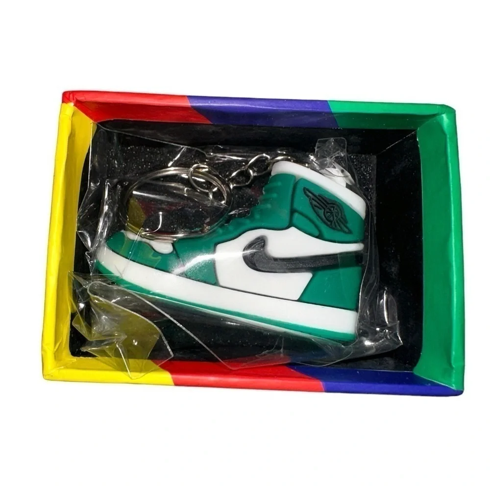 NIKE SB DUNK LOW PRO QS Green/White/Black Key Chain Box Included